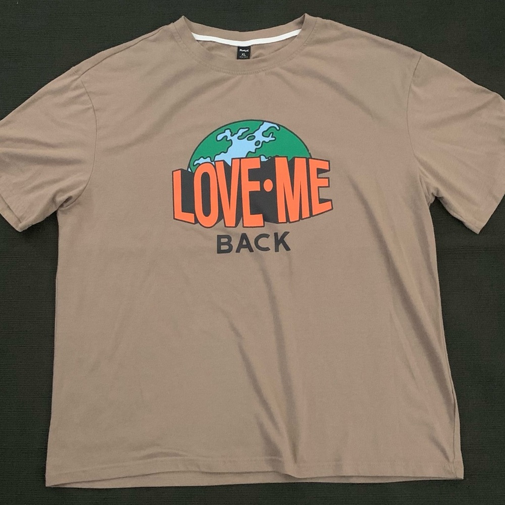 LOVE ME BACK TEE